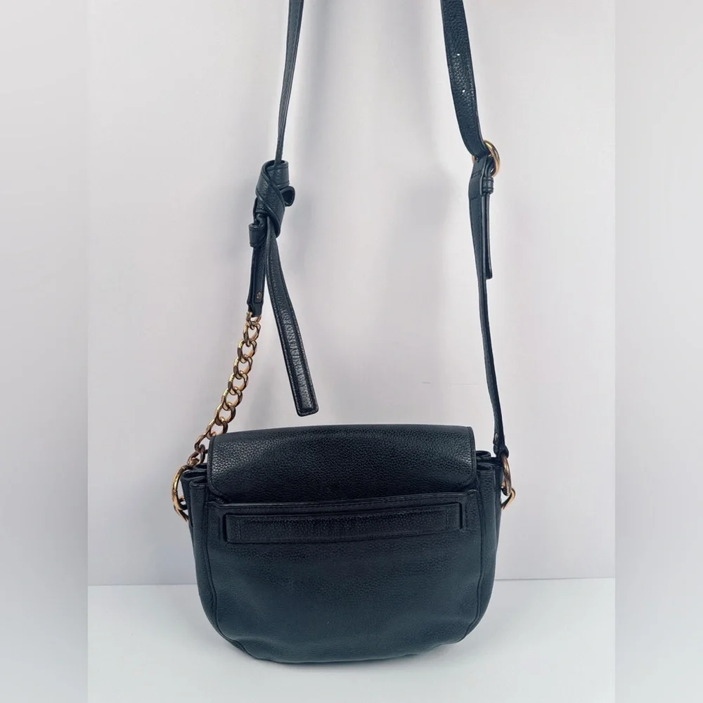 Tory Burch Everly Leather Flap Saddle Bag In Black